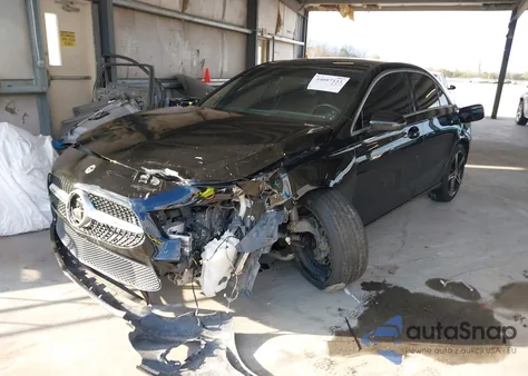 2022 Benz A-Class A220 z USA, uszkodzony, nr VIN W1K3G4EB6N1356096